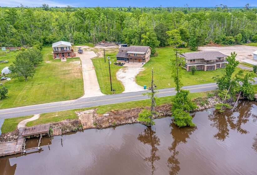 Louisiana Abode Balcony, Pool Table & Lake Views