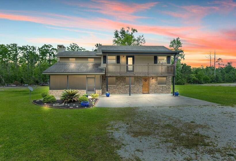 Louisiana Abode Balcony, Pool Table & Lake Views