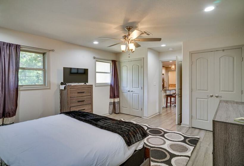 Louisiana Abode Balcony, Pool Table & Lake Views