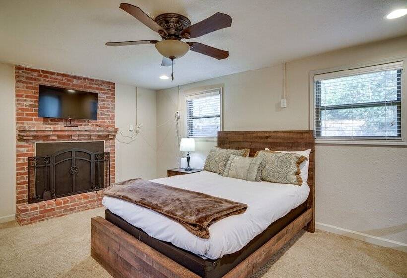 Louisiana Abode Balcony, Pool Table & Lake Views