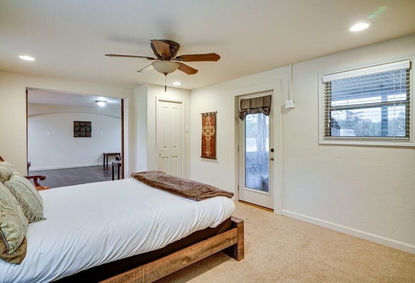 Louisiana Abode Balcony, Pool Table & Lake Views