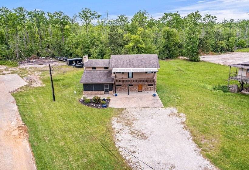 Louisiana Abode Balcony, Pool Table & Lake Views