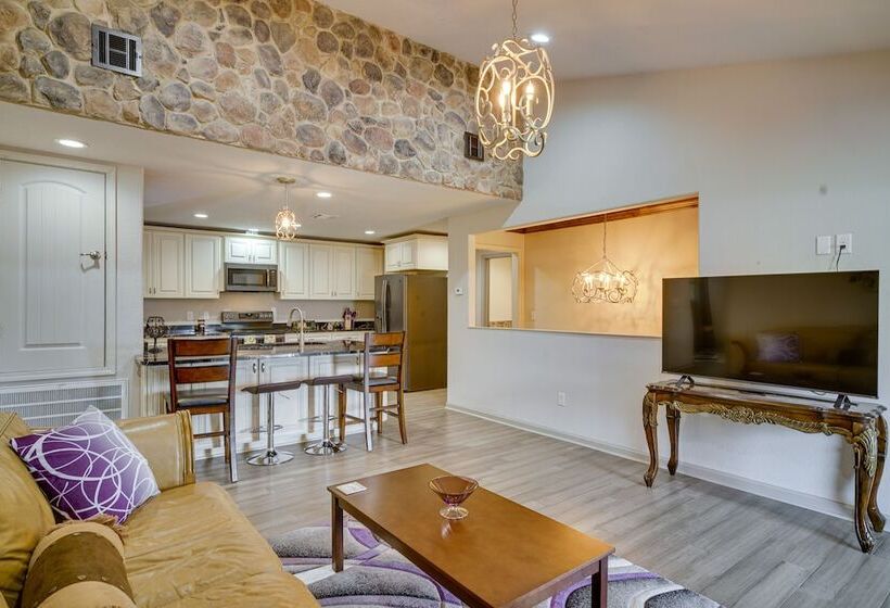 Louisiana Abode Balcony, Pool Table & Lake Views