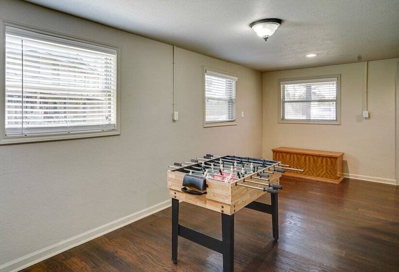 Louisiana Abode Balcony, Pool Table & Lake Views