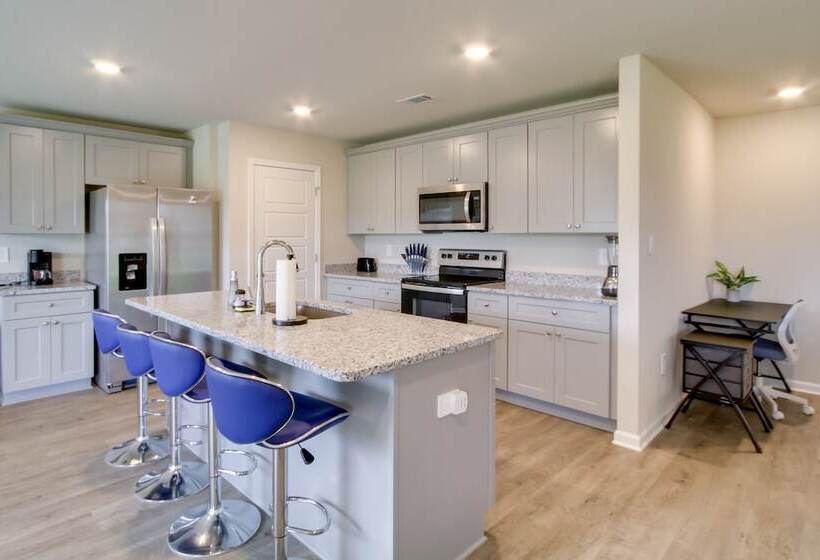 3 Mi To Steve S Marina: Long Beach Home W/ Patio