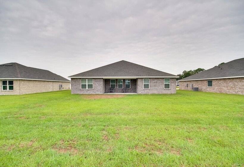 3 Mi To Steve S Marina: Long Beach Home W/ Patio