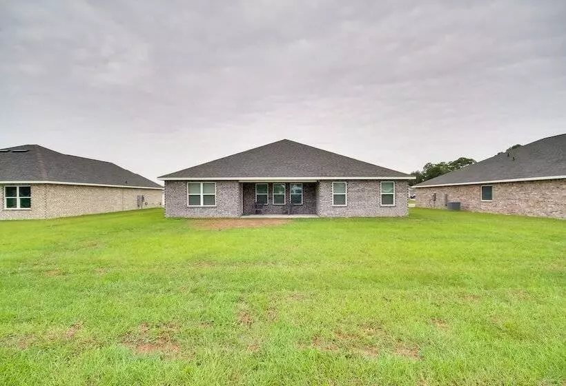 3 Mi To Steve S Marina: Long Beach Home W/ Patio