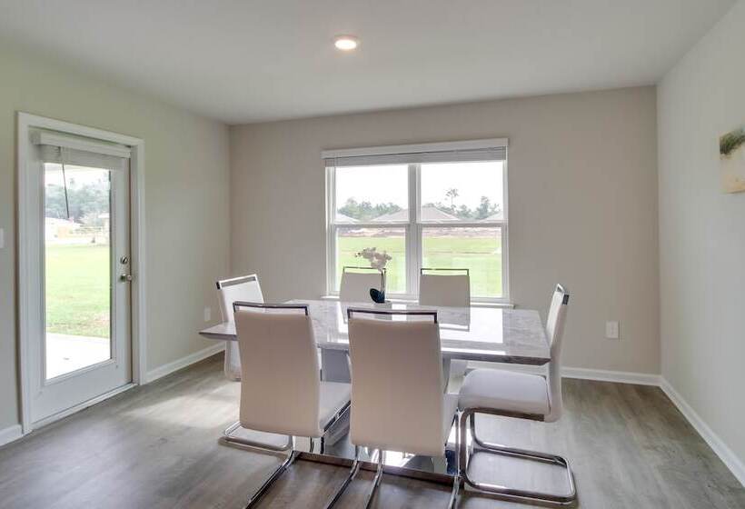 3 Mi To Steve S Marina: Long Beach Home W/ Patio