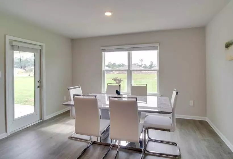 3 Mi To Steve S Marina: Long Beach Home W/ Patio