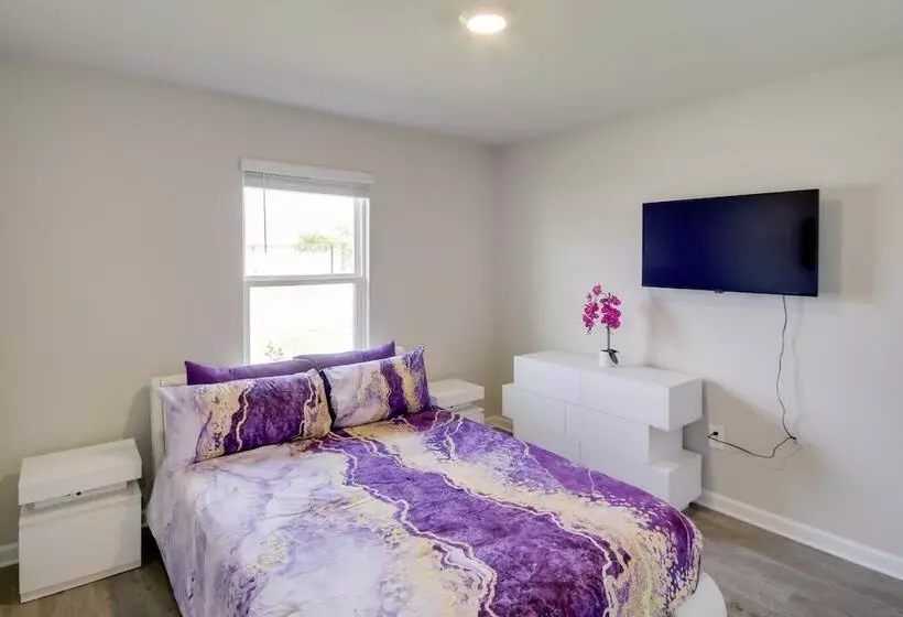 3 Mi To Steve S Marina: Long Beach Home W/ Patio