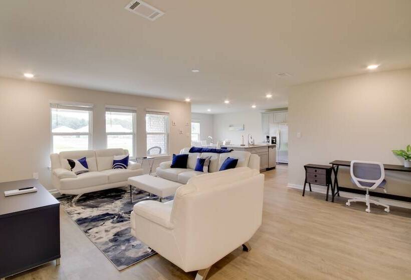 3 Mi To Steve S Marina: Long Beach Home W/ Patio