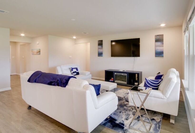 3 Mi To Steve S Marina: Long Beach Home W/ Patio