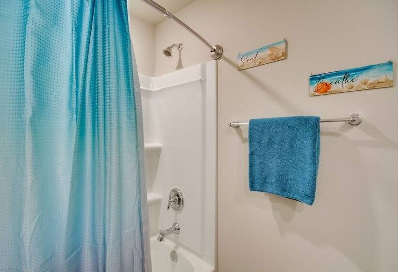 3 Mi To Steve S Marina: Long Beach Home W/ Patio