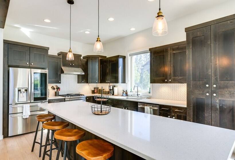 Modern Bend Home W/ Private Hot Tub & Fireplace