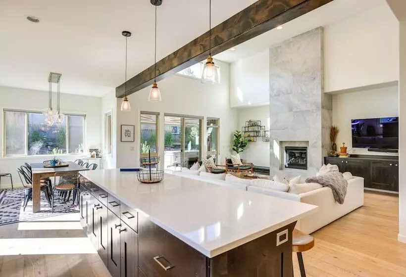 Modern Bend Home W/ Private Hot Tub & Fireplace