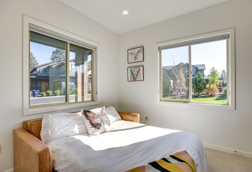 Modern Bend Home W/ Private Hot Tub & Fireplace