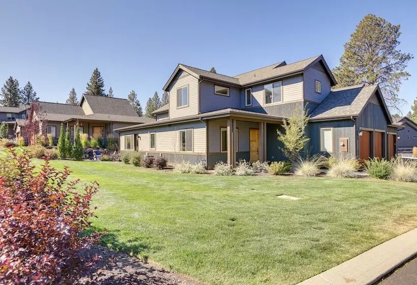 Modern Bend Home W/ Private Hot Tub & Fireplace