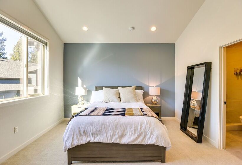 Modern Bend Home W/ Private Hot Tub & Fireplace