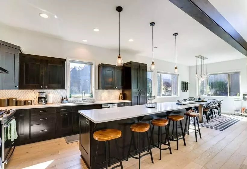Modern Bend Home W/ Private Hot Tub & Fireplace