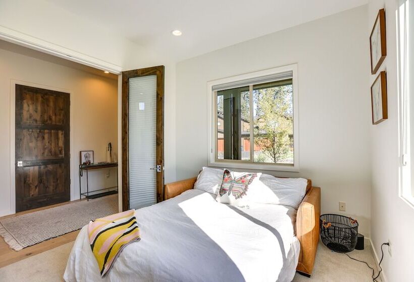 Modern Bend Home W/ Private Hot Tub & Fireplace