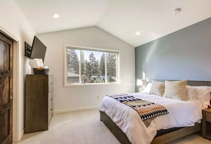 Modern Bend Home W/ Private Hot Tub & Fireplace