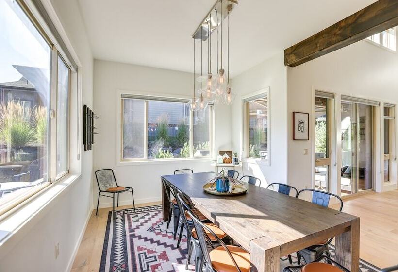 Modern Bend Home W/ Private Hot Tub & Fireplace