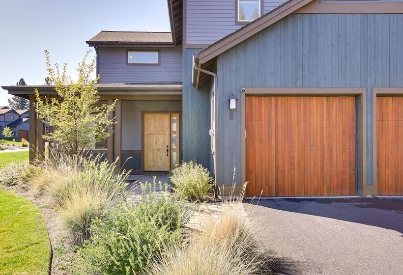 Modern Bend Home W/ Private Hot Tub & Fireplace
