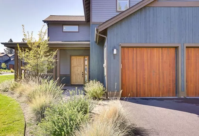 Modern Bend Home W/ Private Hot Tub & Fireplace