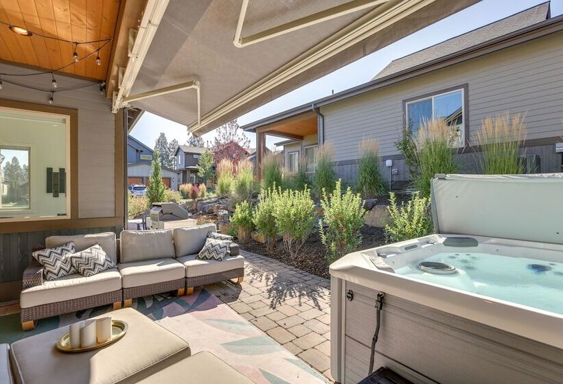 Modern Bend Home W/ Private Hot Tub & Fireplace