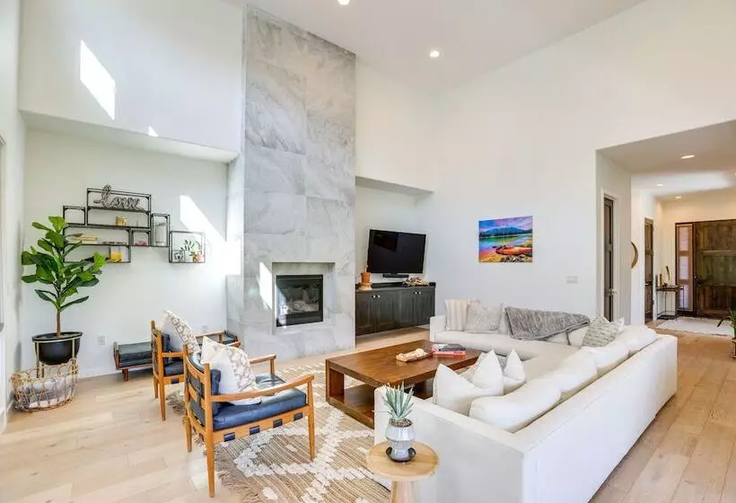 Modern Bend Home W/ Private Hot Tub & Fireplace