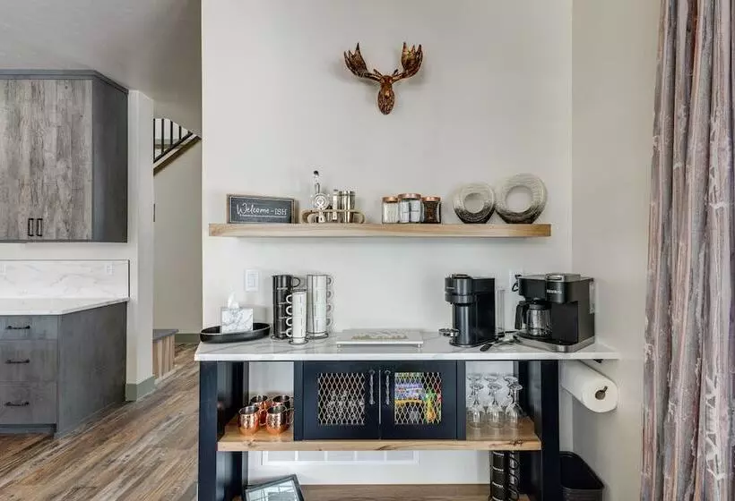 Modern Island Park Cabin ~ 23 Mi To Yellowstone!