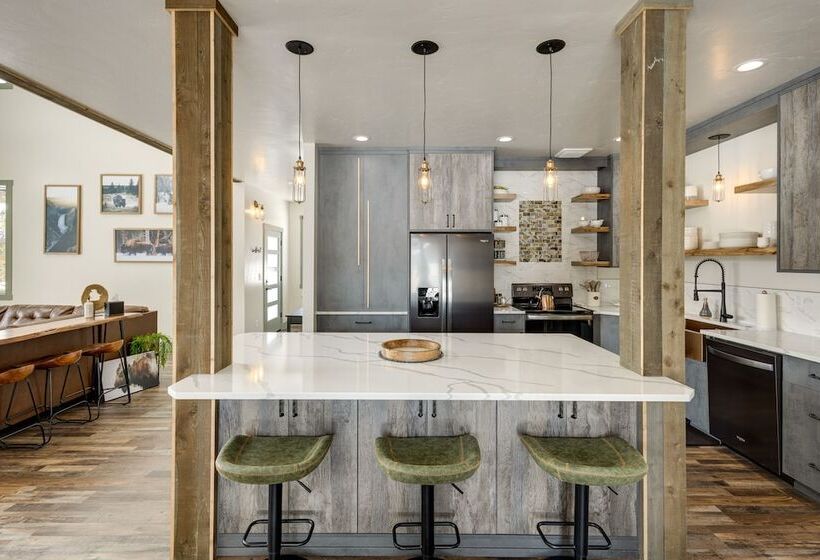 Modern Island Park Cabin ~ 23 Mi To Yellowstone!