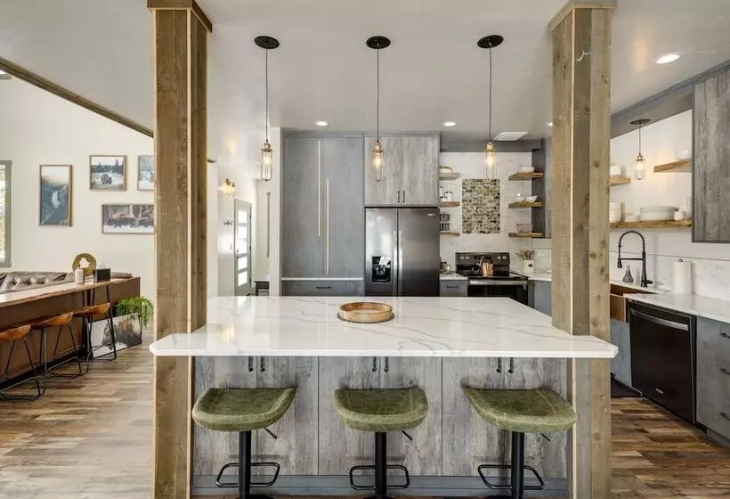 Modern Island Park Cabin ~ 23 Mi To Yellowstone!