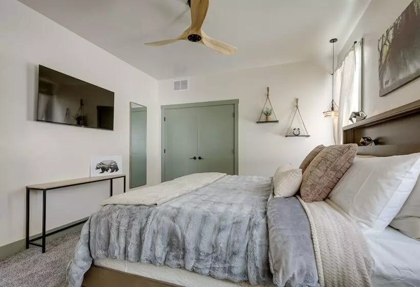 Modern Island Park Cabin ~ 23 Mi To Yellowstone!