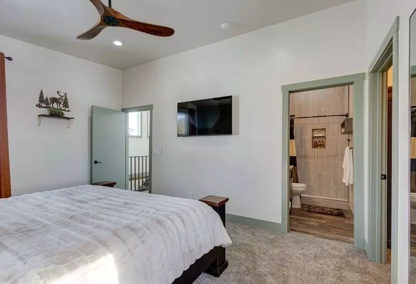 Modern Island Park Cabin ~ 23 Mi To Yellowstone!