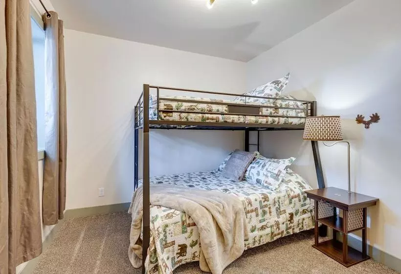 Modern Island Park Cabin ~ 23 Mi To Yellowstone!