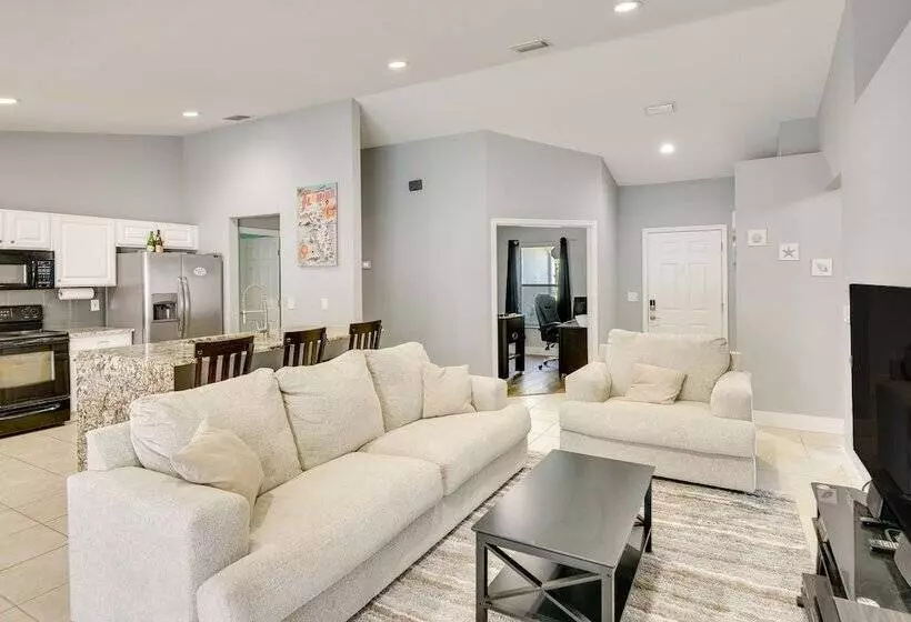 Palm Coast Home W/ Pool: 5 Mi To Flagler Beach!