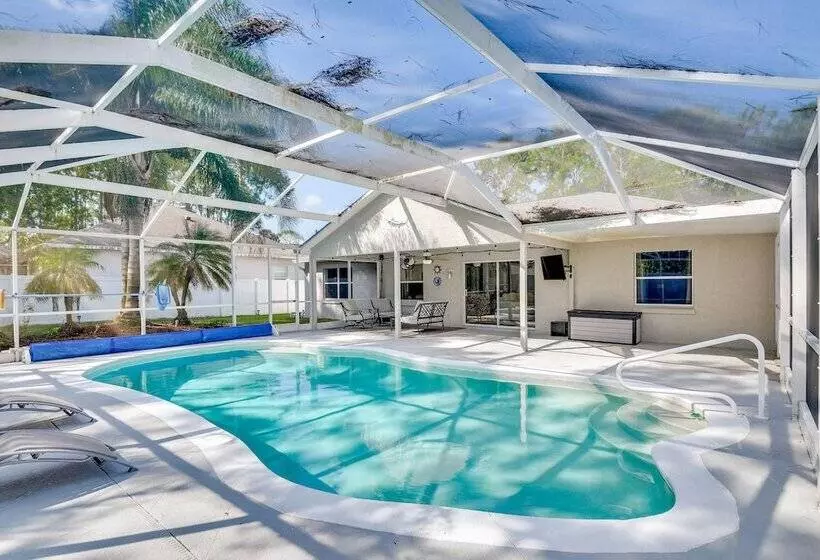 Palm Coast Home W/ Pool: 5 Mi To Flagler Beach!