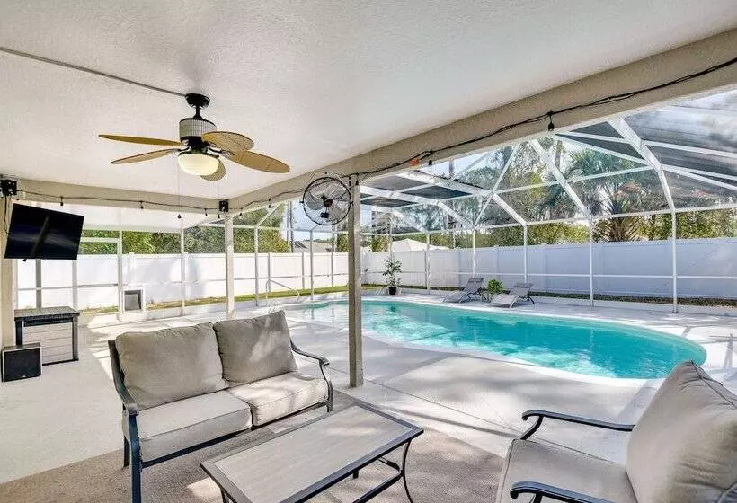 Palm Coast Home W/ Pool: 5 Mi To Flagler Beach!