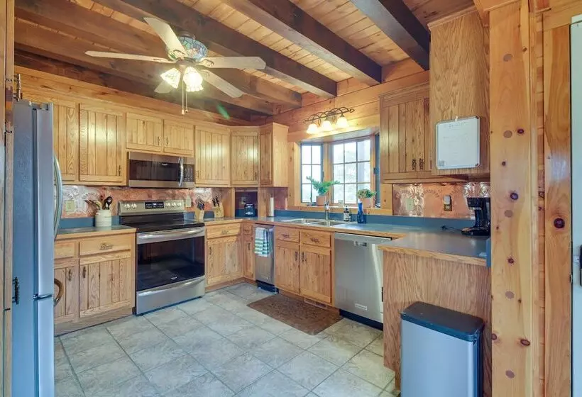 Peaceful Raphine Cottage W/ Deck & Fireplace!