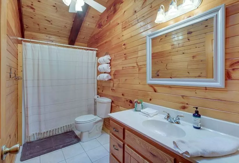 Peaceful Raphine Cottage W/ Deck & Fireplace!