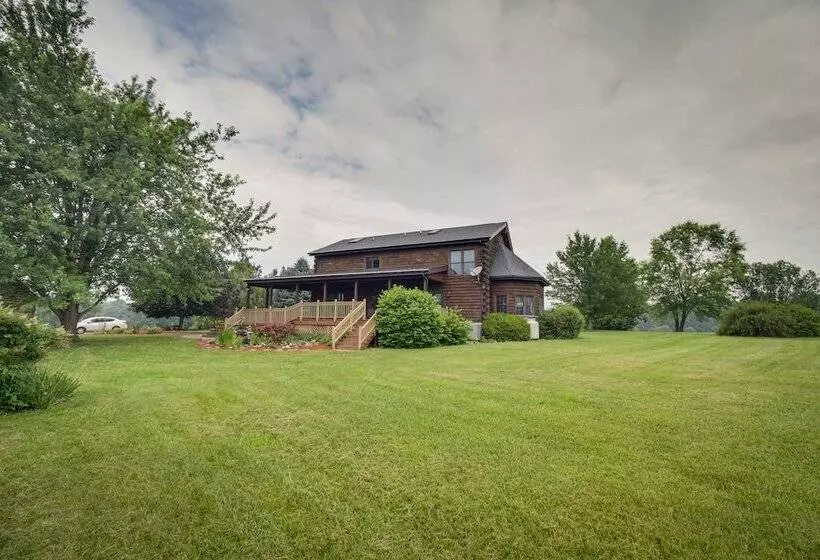 Peaceful Raphine Cottage W/ Deck & Fireplace!