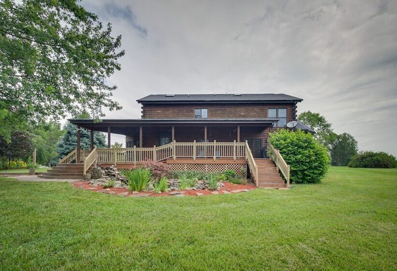Peaceful Raphine Cottage W/ Deck & Fireplace!