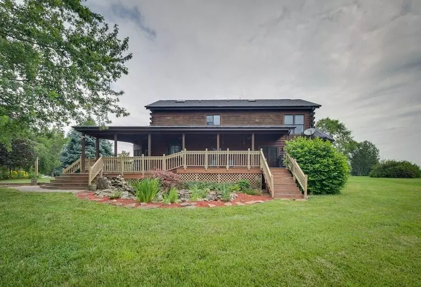 Peaceful Raphine Cottage W/ Deck & Fireplace!