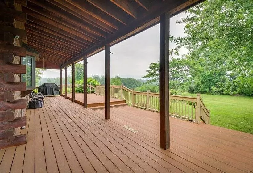 Peaceful Raphine Cottage W/ Deck & Fireplace!