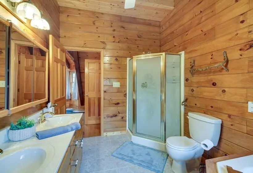 Peaceful Raphine Cottage W/ Deck & Fireplace!