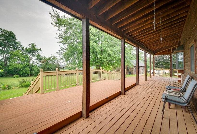 Peaceful Raphine Cottage W/ Deck & Fireplace!