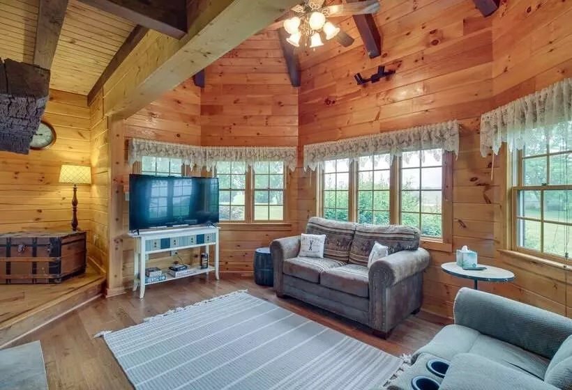 Peaceful Raphine Cottage W/ Deck & Fireplace!