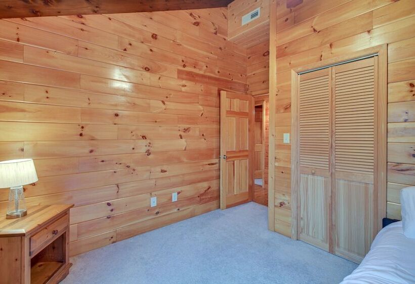 Peaceful Raphine Cottage W/ Deck & Fireplace!