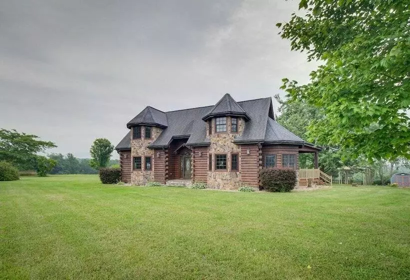 Peaceful Raphine Cottage W/ Deck & Fireplace!